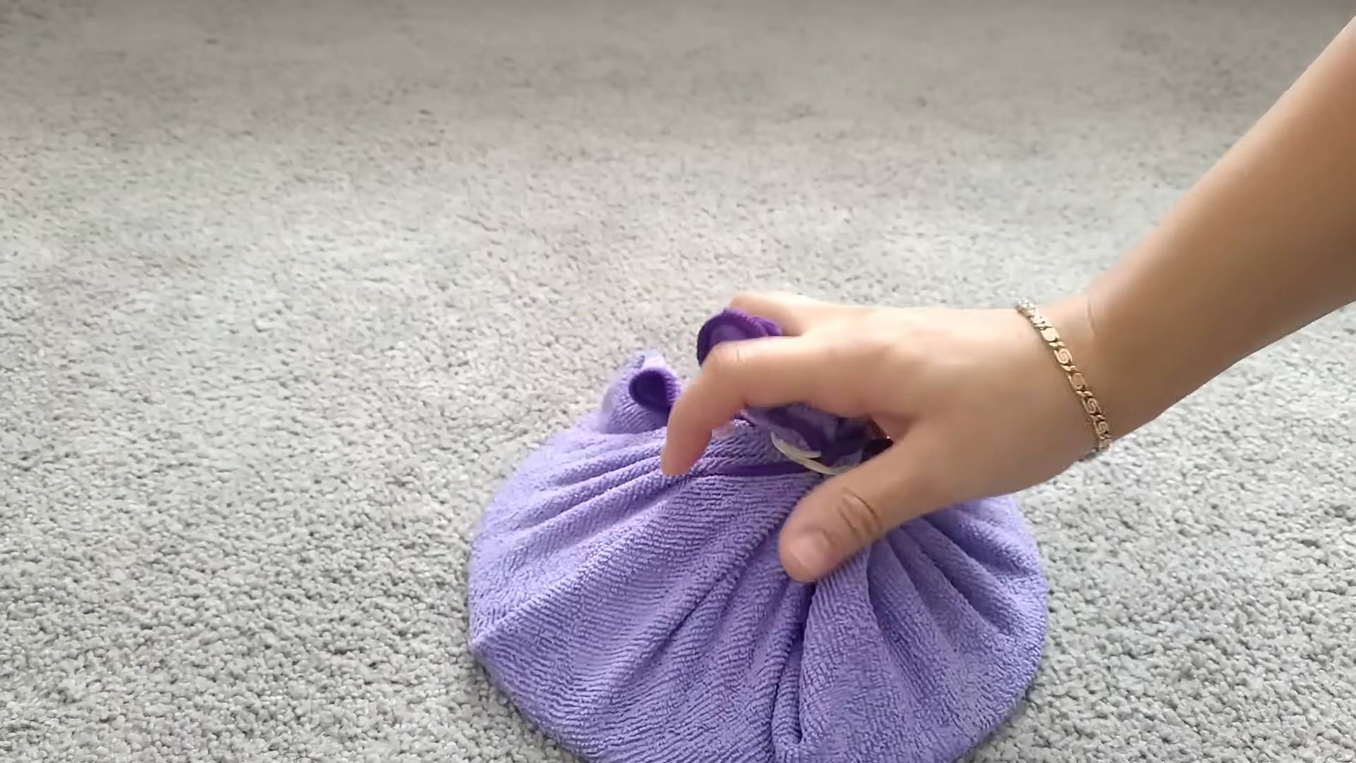 Couch reinigen einfacher Trick