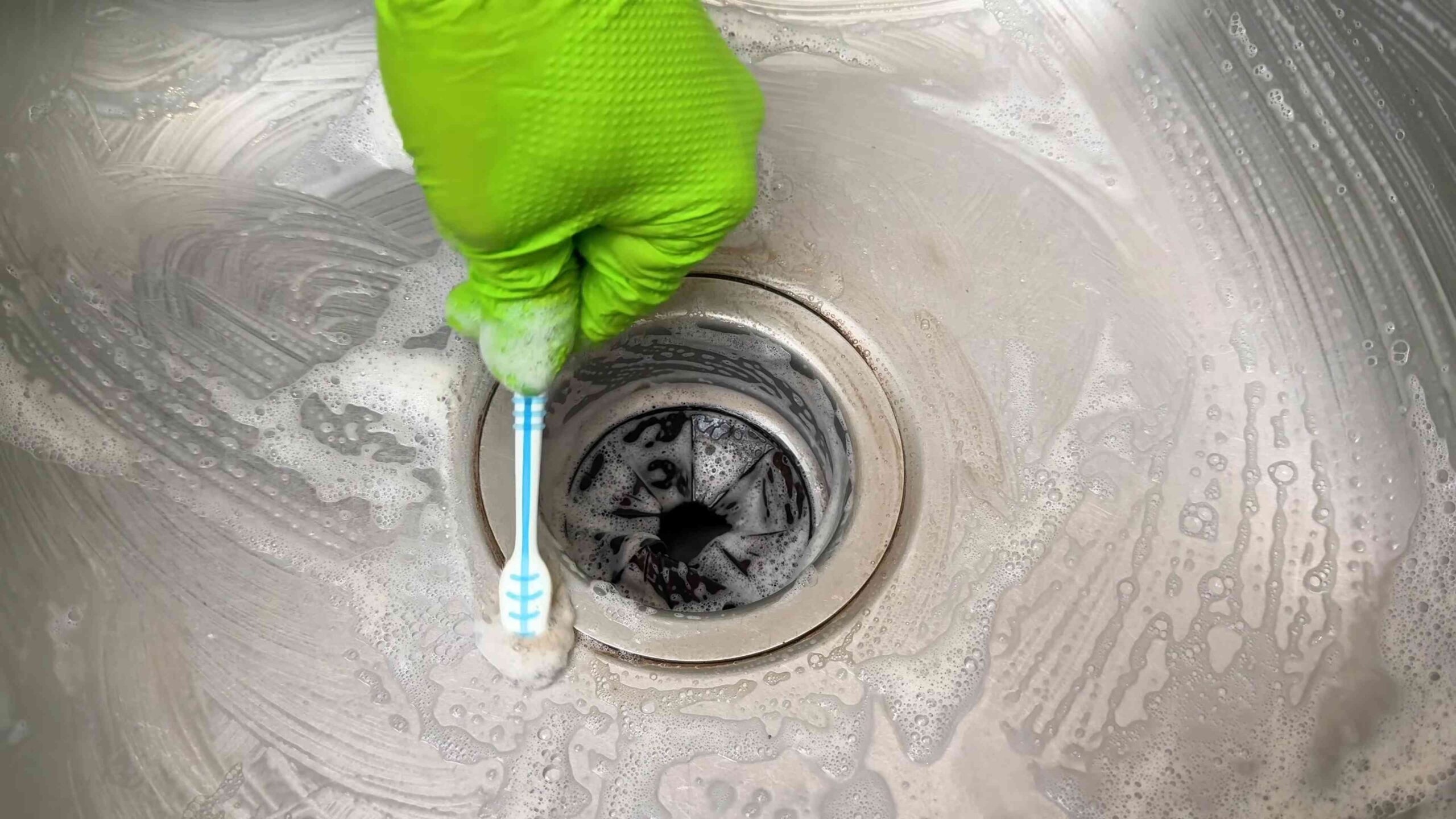 Edelstahlspüle reinigen