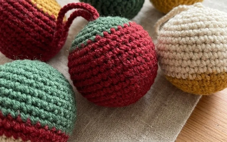 Easy Granny Crochet Christmas Baubles! Free Pattern